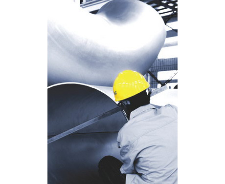 Checking the diameter of large butt-weld fittings.